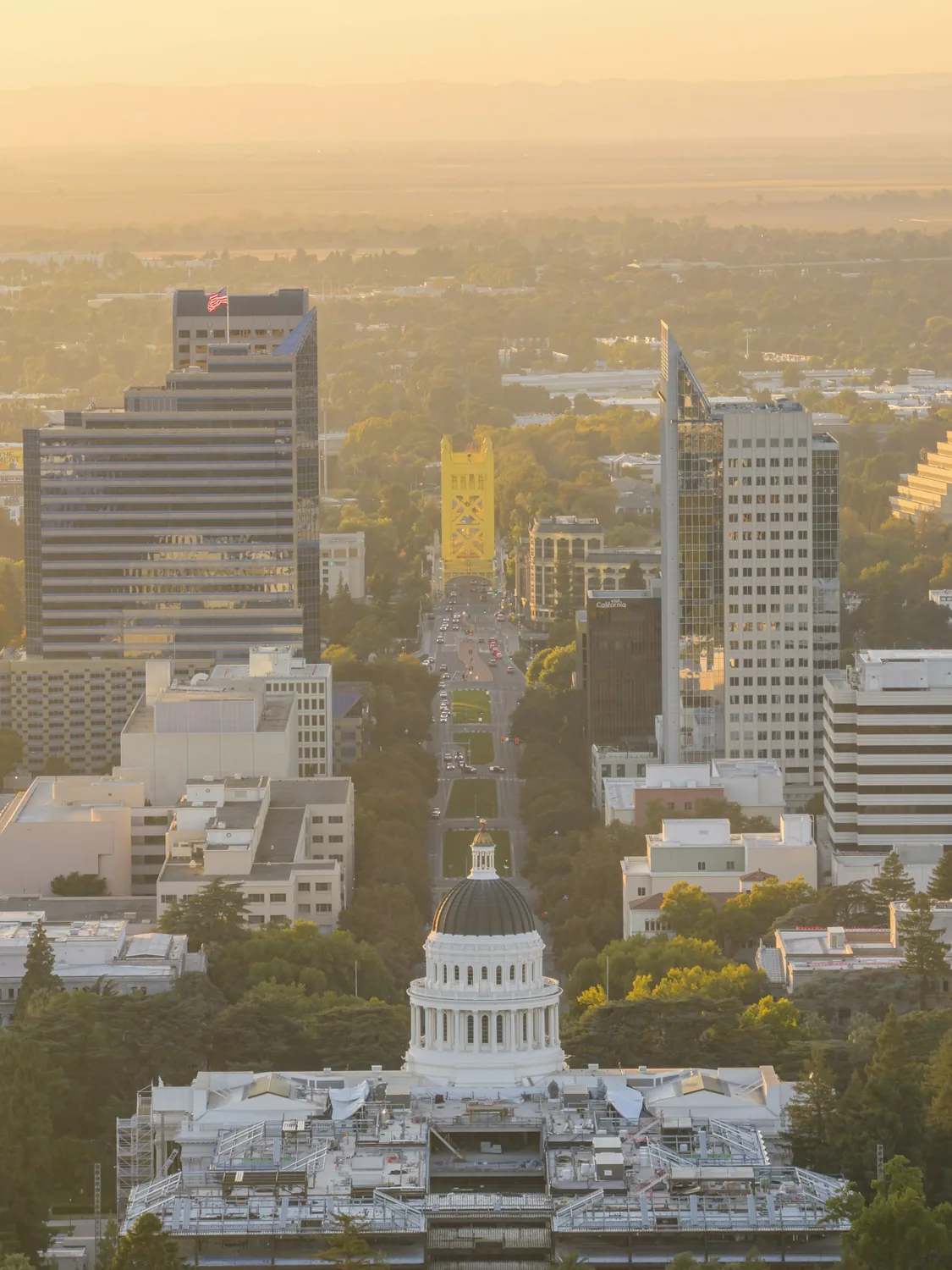 Capitole de Californie et centre de Sacramento au lever du soleil